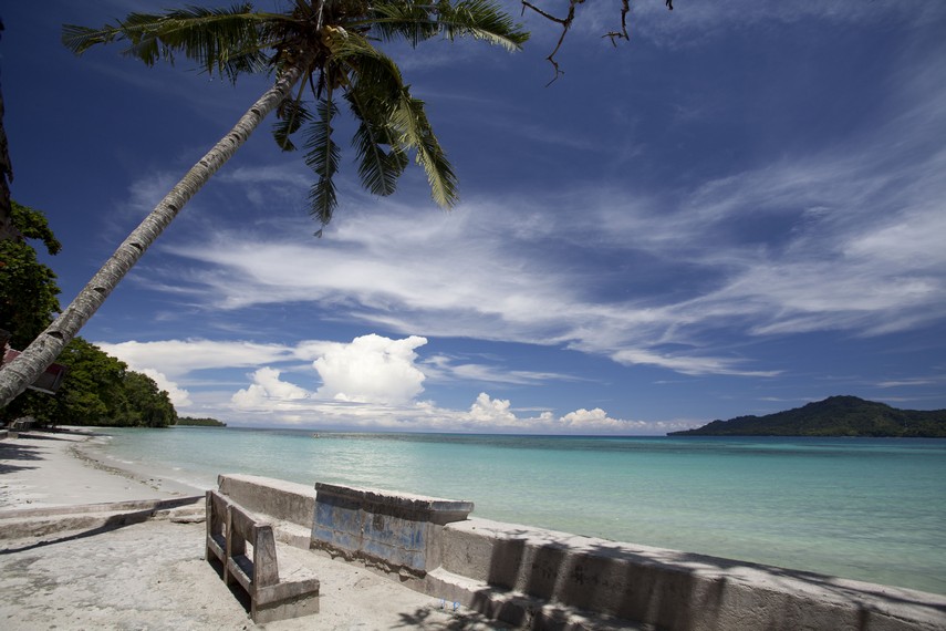 Mengenal Pantai Natsepa yang Legendaris dan Populer